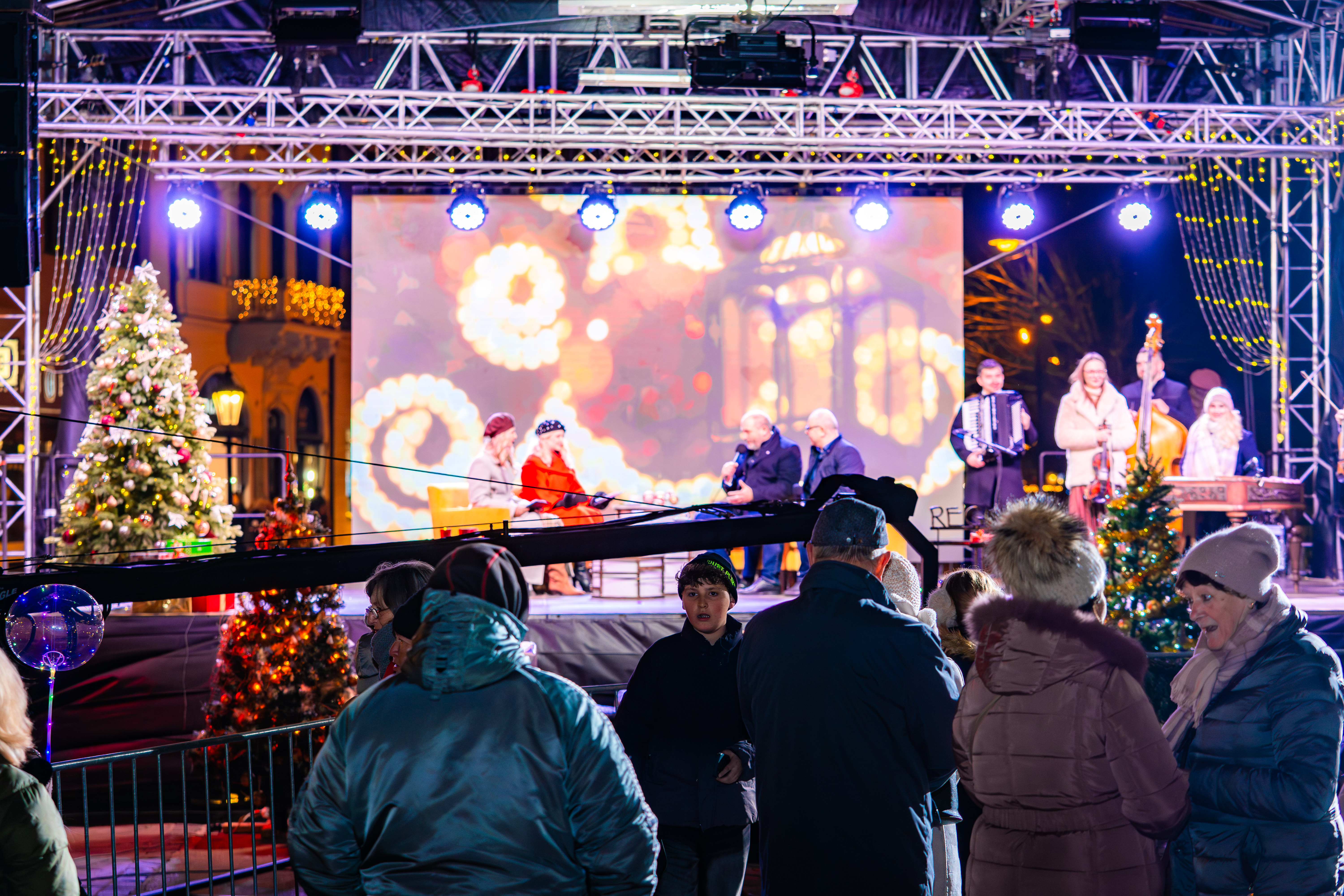 VIANOCNA TELEVIZNA REGINA-51